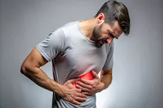 القلق والحموضة.. هل التوتر وراء شعورك بآلام وحرقة المعدة؟