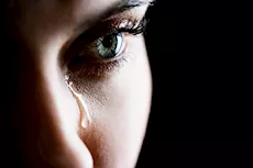 لماذا نشعر بالتحسن بعد البكاء؟ سر غامض وراء الراحة النفسية