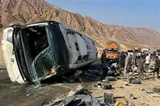 22 وفاة و28 مصابًا في حادث انقلاب أتوبيس بطريق دهب – نويبع بجنوب سيناء