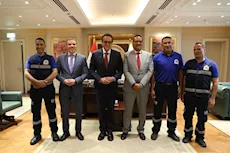 وزير الصحة يُكرم أبطال الإسعاف لإنقاذهم حياة أب أصيب بسكتة دماغية
