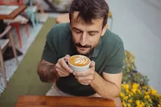 لعشاق القهوة- استنشق رائحتها لمدة 5 دقائق ولاحظ النتيجة