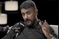 وعكة صحية مفاجئة تنقل والد أحمد العوضي إلى المستشفى.. تفاصيل