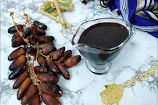 تناول البلح مع العسل الأسود.. مفيد أم مضر؟