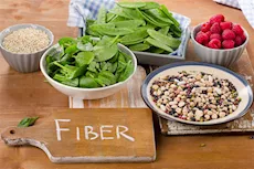 ترند "Fiber maxxing".. هل الإفراط في تناول الألياف يضر المعدة؟