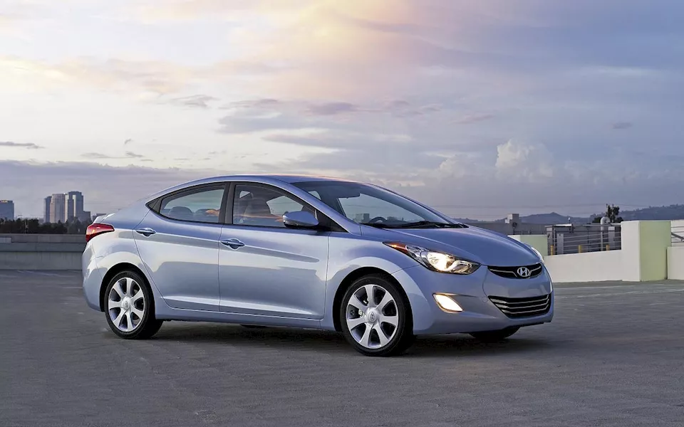 Hyundai-Elantra-2011-1280-04
