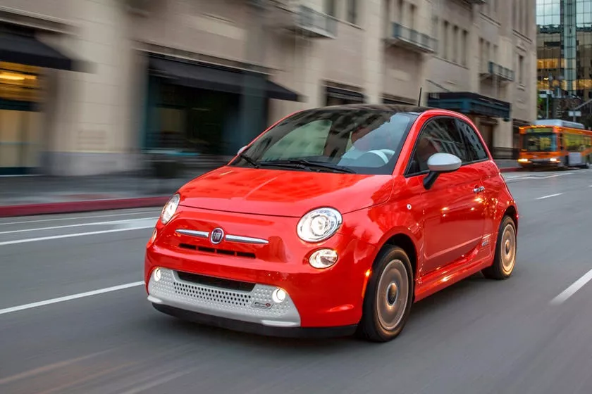 2018-fiat-500e-front-view-driving-carbuzz-594808
