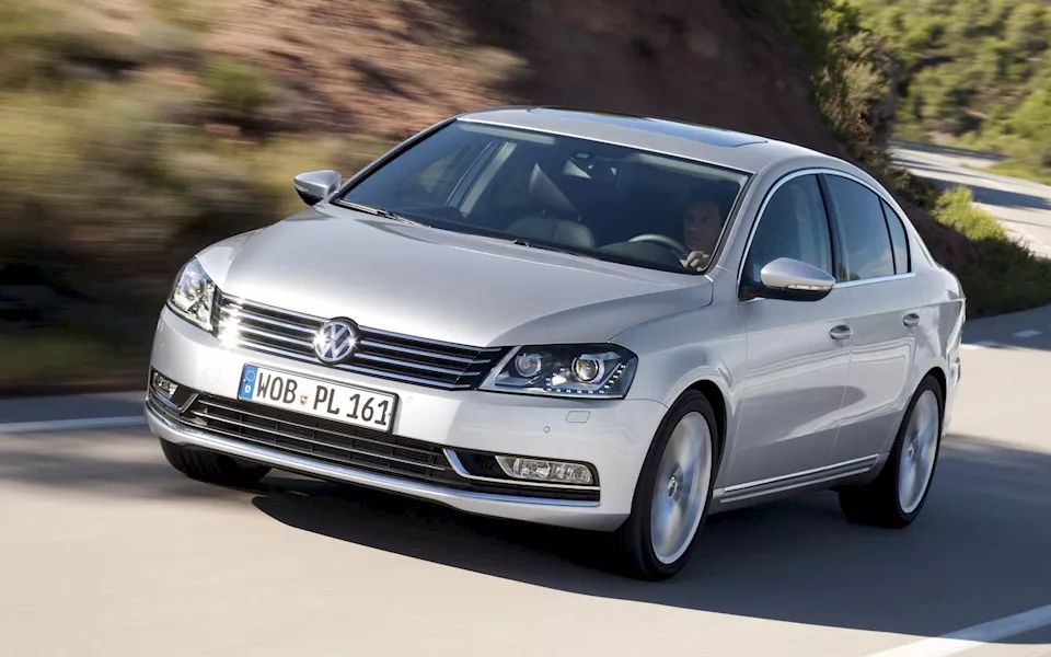 volkswagen_passat_2010_wallpapers_20