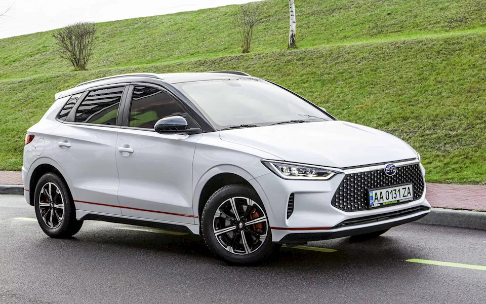 Electric_car_BYD_E2_White_Front