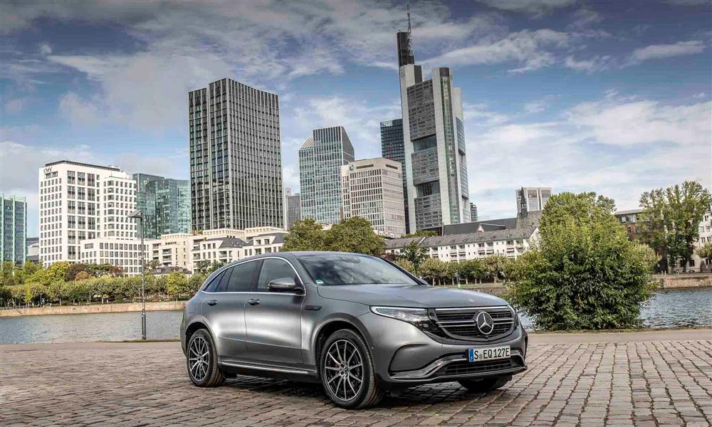 تجربة موقع شيفت للسيارة مرسيدس EQC في فرانكفورت