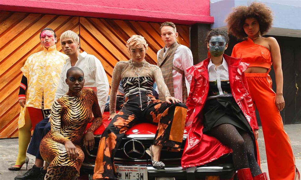 عارضة الأزياء رينا سواياما في أسبوع الموضة في المكسيك