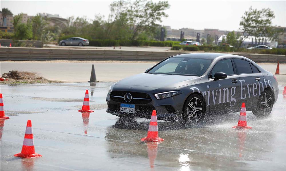تجربة موديلات مرسيدس بنز في مركز القيادة ة الأمنة
