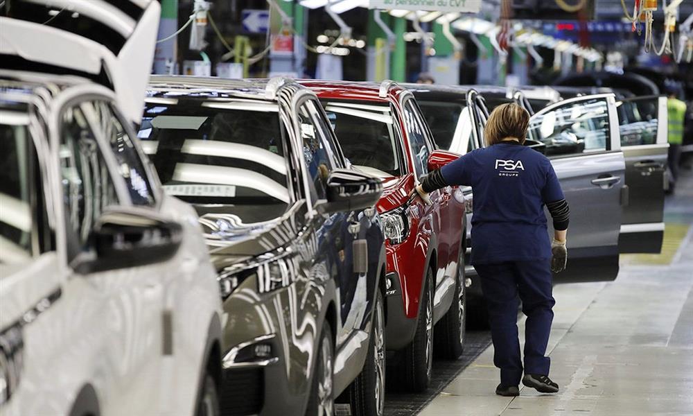 فرنسا تدعم اندماج PSA و FCA