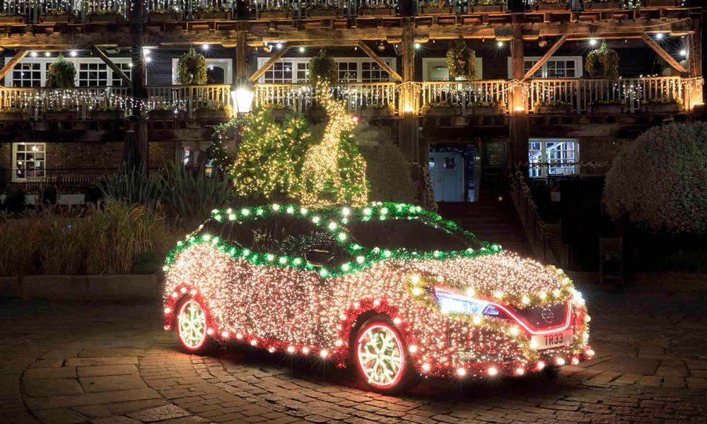 نيسان LEAF شجرة الكريسماس