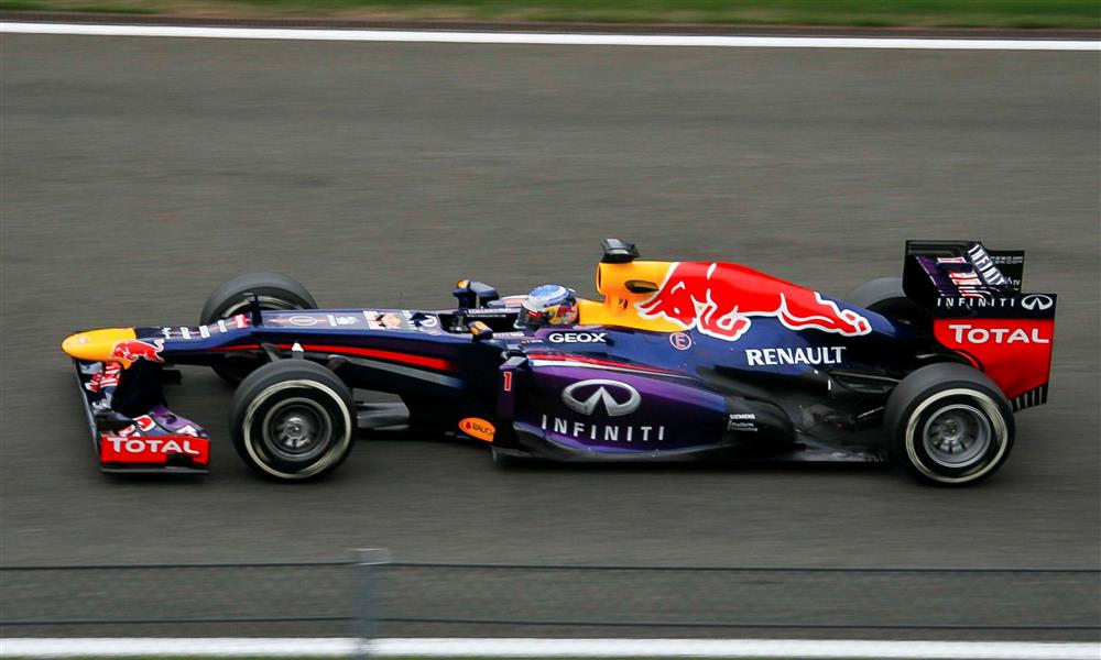 سيارة فريق إنفينيتي ريد بُل بمحرك رينو