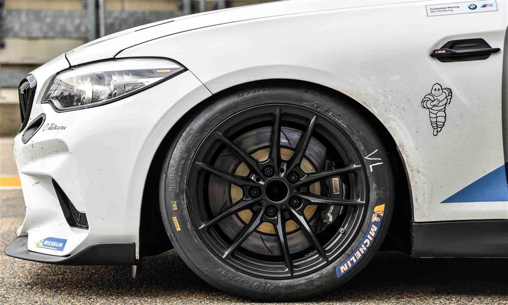 بي إم دبليو M2 CS RACING 