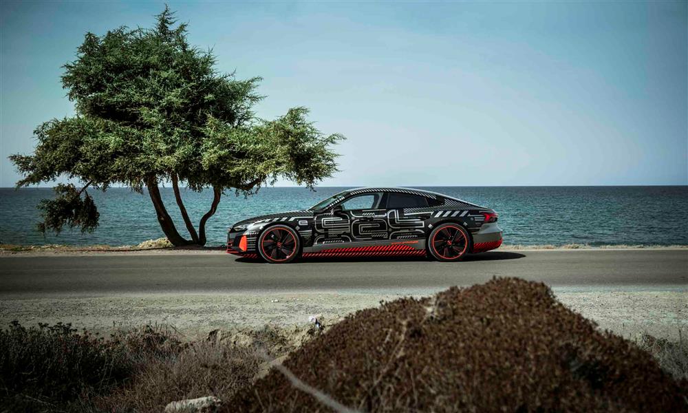 أودي E-Tron GT  (1)