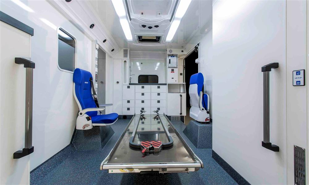 تاريخ الإسعافات داخل طرازات مرسيدس   (8)