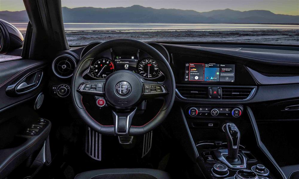 ألفا روميو جوليا ٢٠٢١  (8)