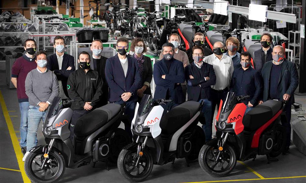 خط إنتاج سكوتر سيات MÓ 125 الكهربائي  (2)