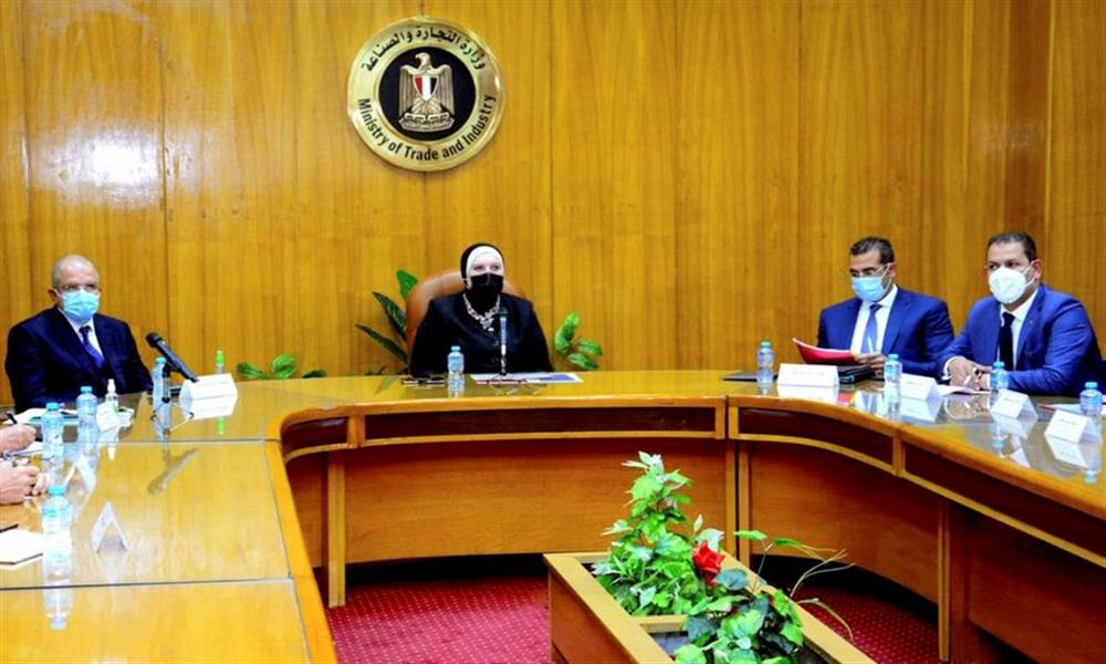 الصناعة تنظم معرض تكنولوجيا تحويل وإحلال السيارات للعمل بالغاز الطبيعى