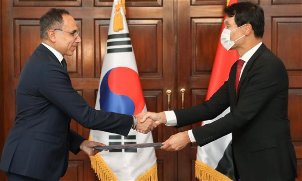 سفير كوريا الجنوبية يمنح خالد نصير وسام استحقاق الخدمة الدبلوماسية  (2)