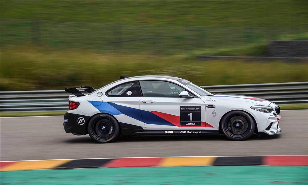 BMW M2 CS Racing 