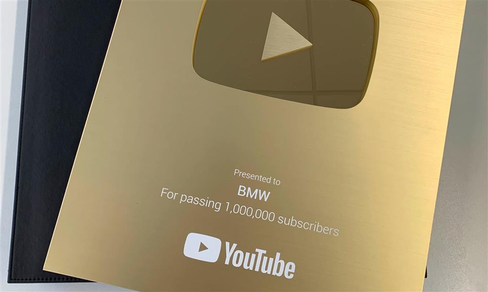 درع بي إم دابليو Golden Button من يوتيوب