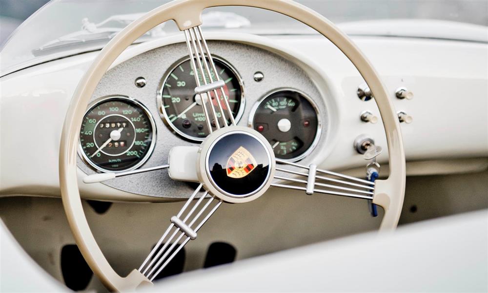 حفيد مؤسس بورشه يُشارك ابنه شغف العائلة على متن 550 سبايدر  (8)