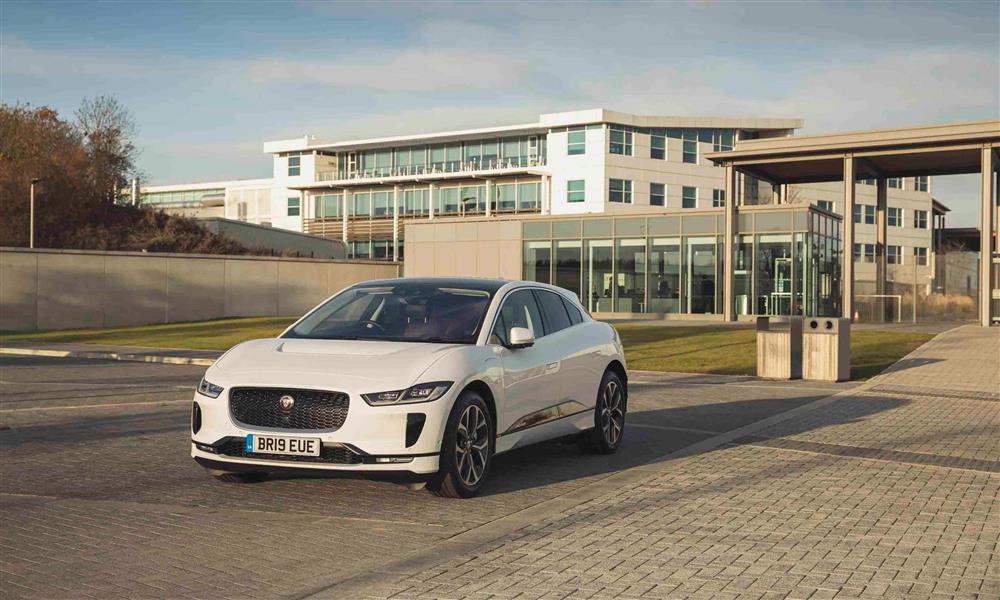 جولة جاجوار لاند روفر دون انبعاثات حول مصانع الشركة