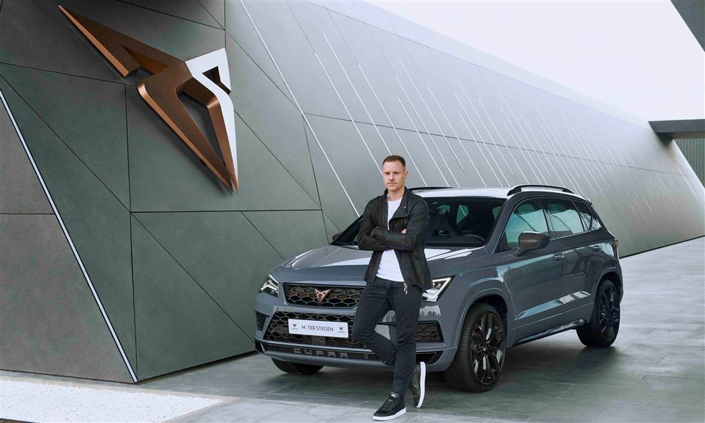 حارس مرمى برشلونة سفيرا عالميًا لكوبرا