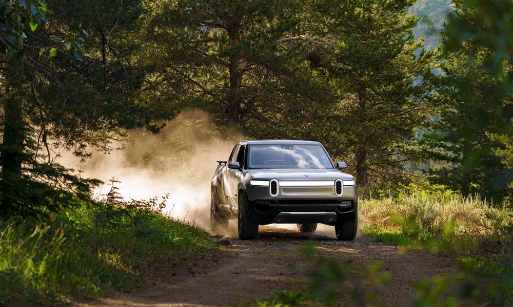 ريفيان  تسلا   سيارات كهربائية