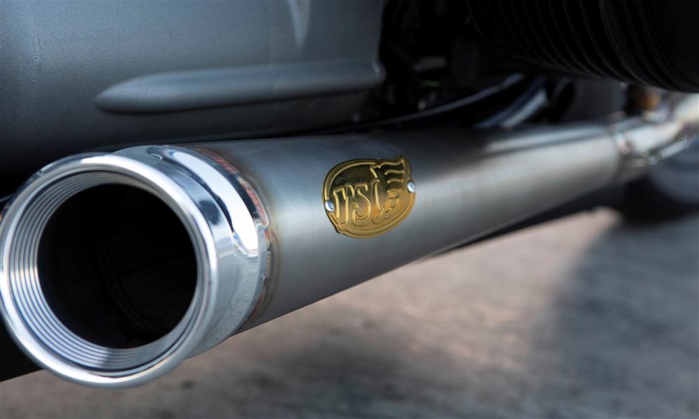 بي إم دابليو R18