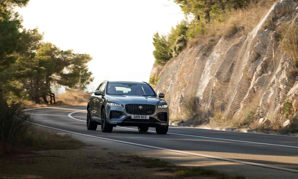 جاجوار F-Pace   (14)