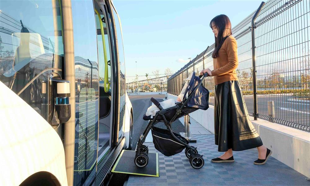 مركبات e-Palette ذاتية القيادة في مدينة تويوتا بـ طوكيو  (12)