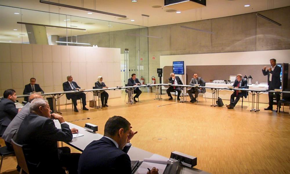 اتفاق بين الصحة ومرسيدس لتورديد ٢٥١٠ إسعاف بتكلفة ٣ مليار جنيه (2)