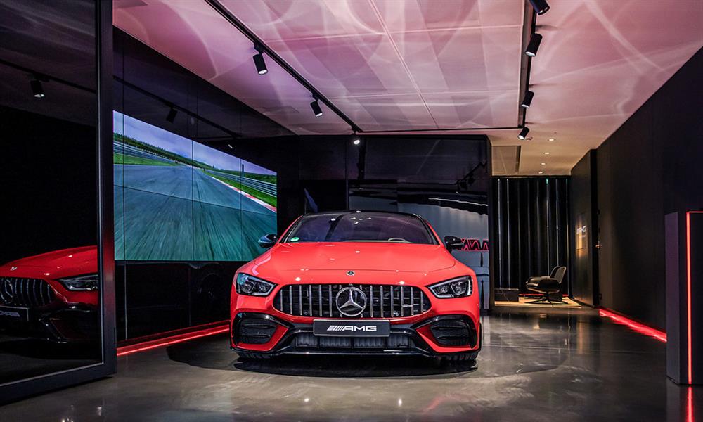 افتتاح أحدث صالات مرسيدس AMG لتسليم السيارات