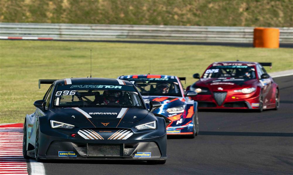 كوبرا تفوز بأول بطولة للسيارات الكهربائية