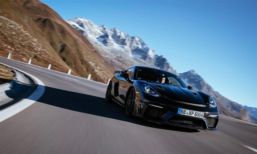 بورشه 718 GT4 RS تبلغ أخر محطات اختبارها على حلبة Nurburgring - فيديو