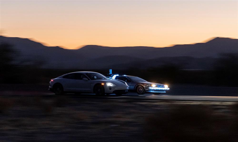 بورشه تايكان تستعد للسفر عبر الزمن (1)