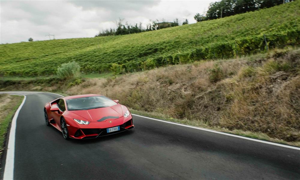 1500 لامبورجيني تدعم الرجال في نوفمبر (2)