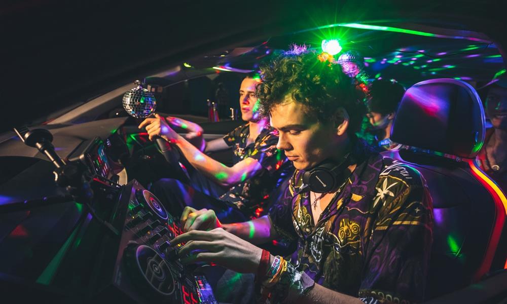 Small-35328-SEATcreatestheworldssmallestIbizanightclub