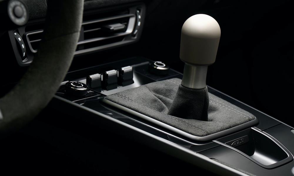 نسخة فريدة من بورشه 911 GT3 مصممة بتوجيهات أحد متسابقين التحمل – صور و تفاصيل