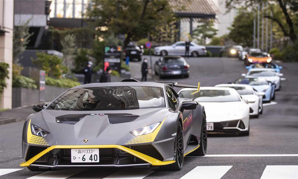 سيارات لامبورجيني تجتمع احتفالا بمرور 50 عام على انطلاق كونتاش – صور