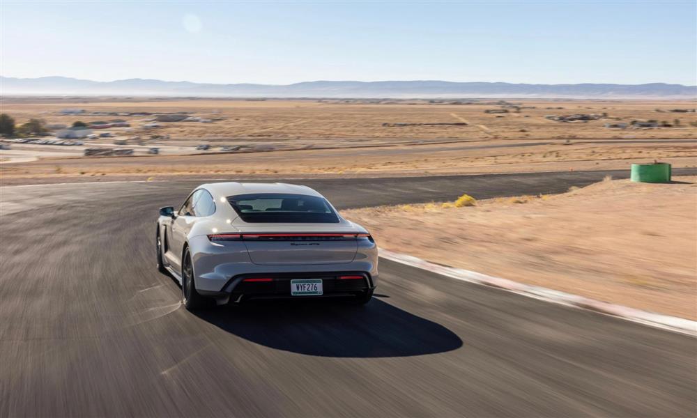 بورشه تايكان