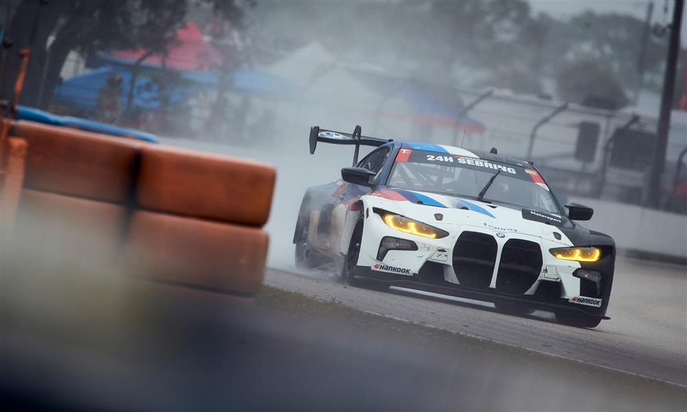 صور ترصد منافسة بي إم دابليو بسباقات التحمل على حلبة SEBRING