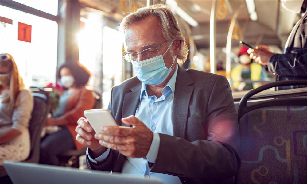 بعد انتشار متحور أوميكرون .. إليكم 6 نصائح لتفادى عدوى كورونا بالمواصلات