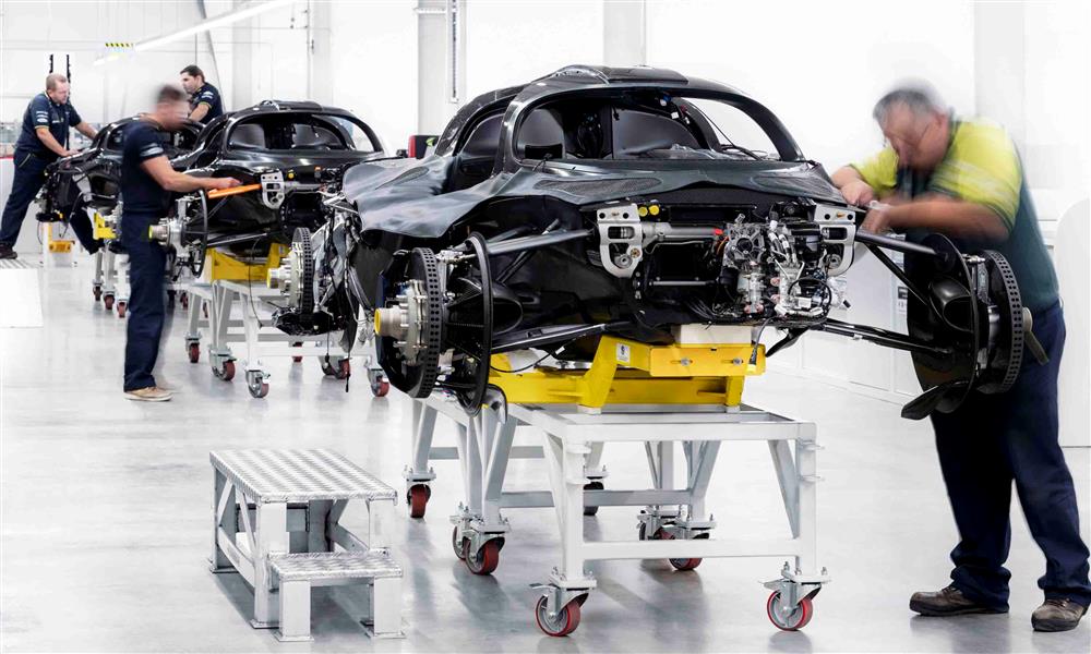 تصنيع فالكيري Valkyrie يدويًا داخل مصنع أستون مارتن بالممكة المتحدة (2)