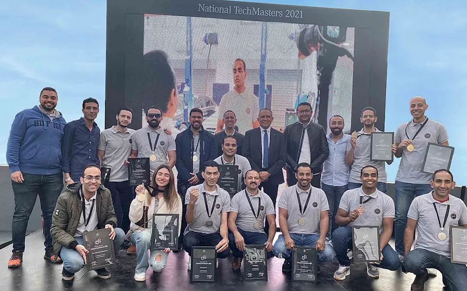 فريق أبو غالي يفوز بـ 13 ميدالية في مسابقة تيك ماسترز مرسيدس-بنز  (2)