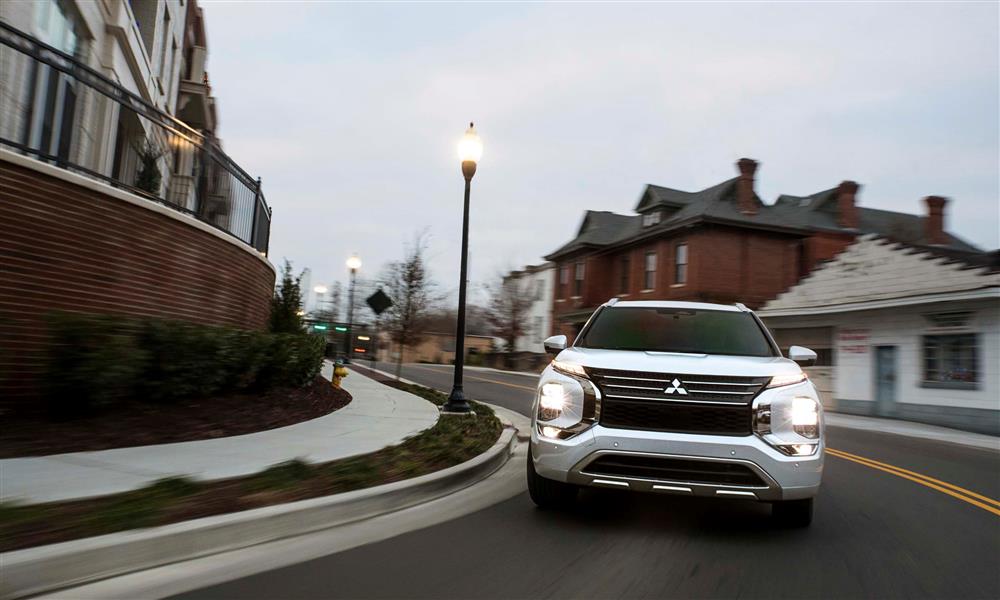 ميتسوبيشي Outlander (1)