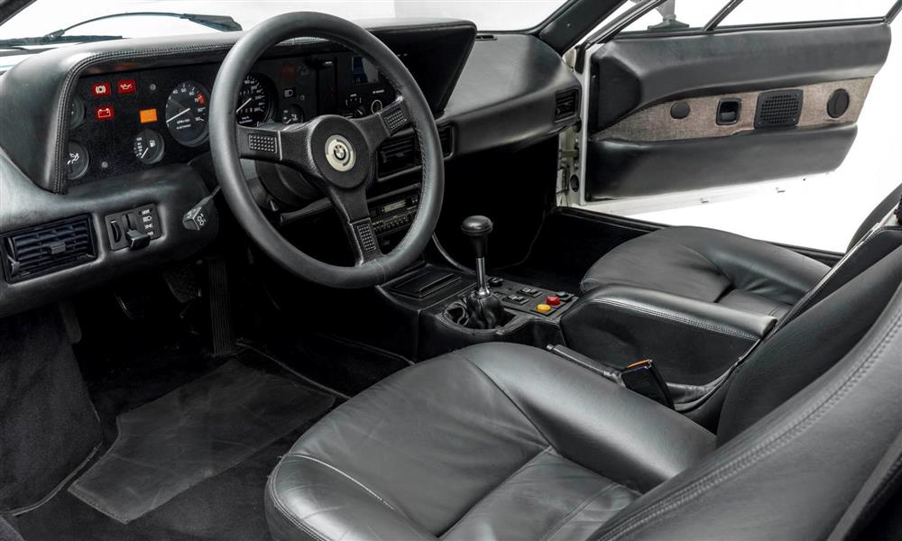 بي إم دابليو M1  (7)